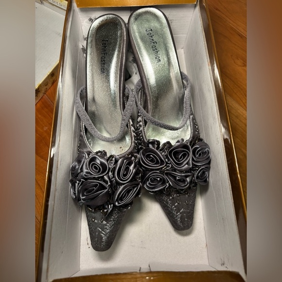 John Fashion Shoes - Vintage Gray Women's Shoes with Floral Design